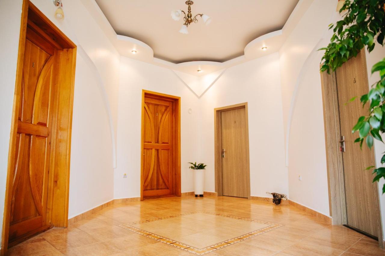 Pensiunea Casa Cristal Targu Jiu Ngoại thất bức ảnh