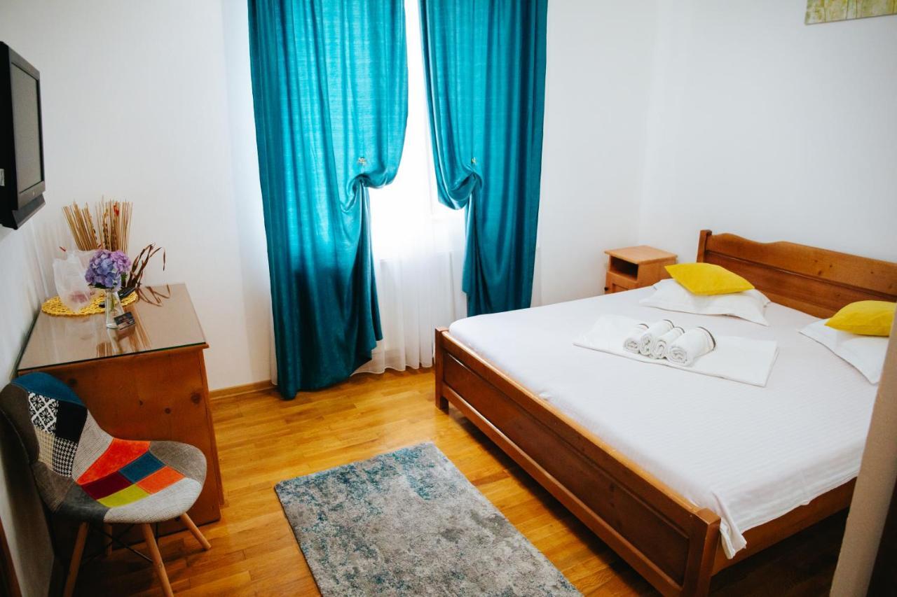 Pensiunea Casa Cristal Targu Jiu Ngoại thất bức ảnh
