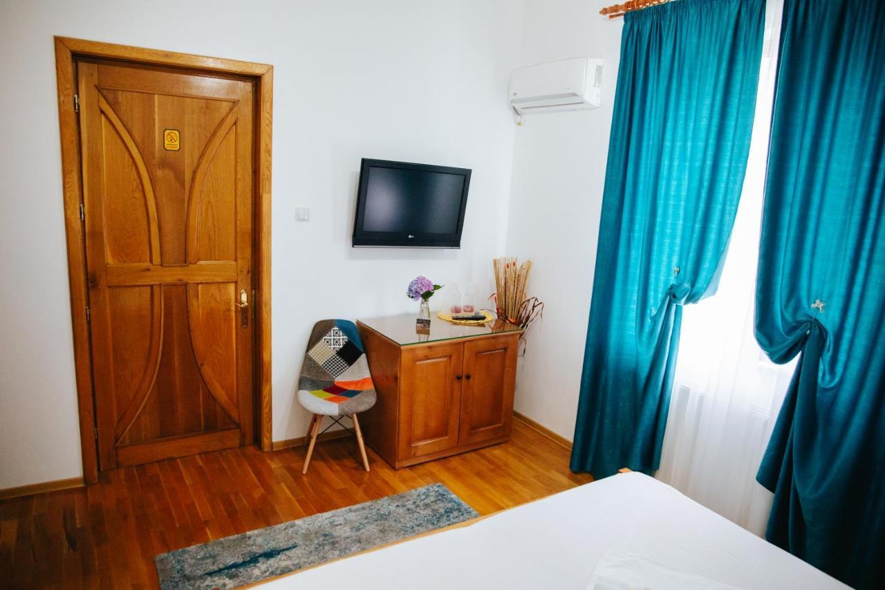 Pensiunea Casa Cristal Targu Jiu Ngoại thất bức ảnh