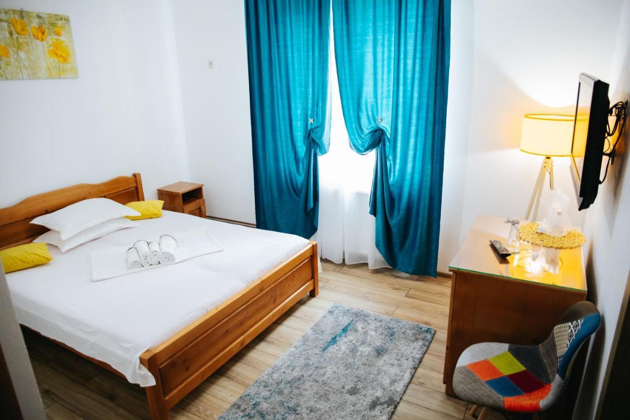 Pensiunea Casa Cristal Targu Jiu Ngoại thất bức ảnh