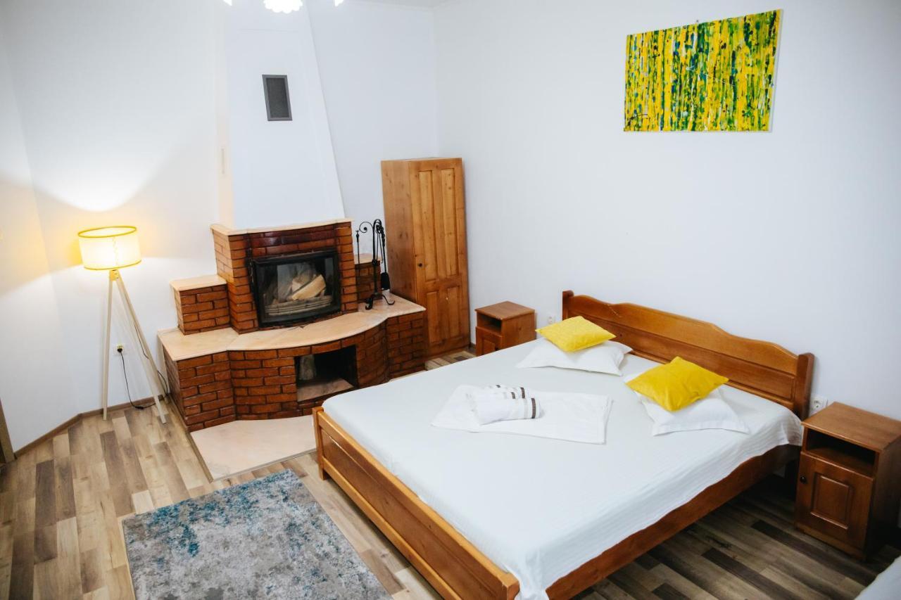 Pensiunea Casa Cristal Targu Jiu Ngoại thất bức ảnh