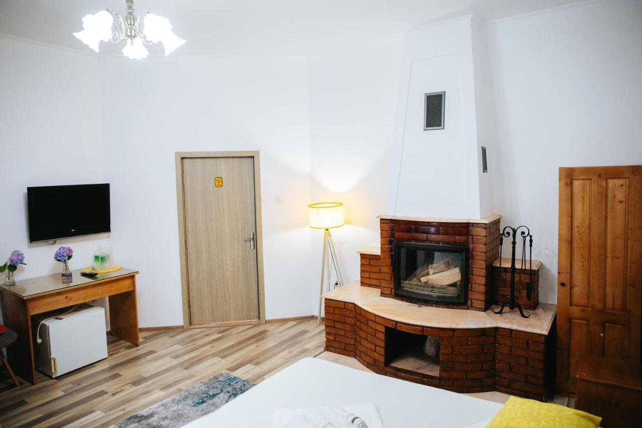 Pensiunea Casa Cristal Targu Jiu Ngoại thất bức ảnh