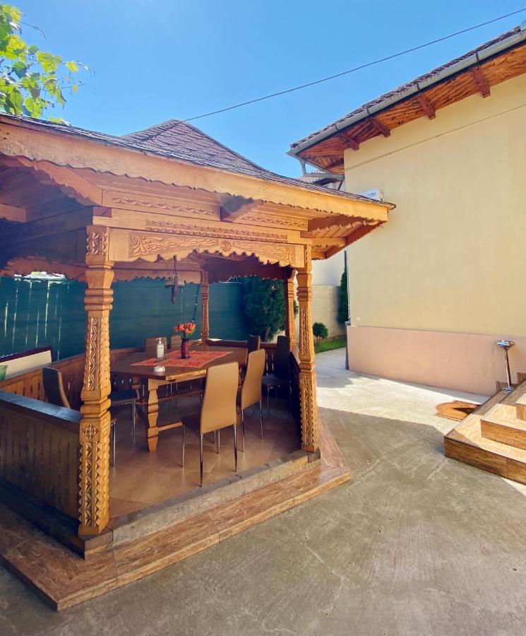 Pensiunea Casa Cristal Targu Jiu Ngoại thất bức ảnh